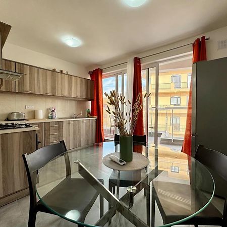 Mive-Delux Three Bedroom Apartment In マルサスカーラ エクステリア 写真