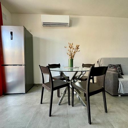 Mive-Delux Three Bedroom Apartment In マルサスカーラ エクステリア 写真