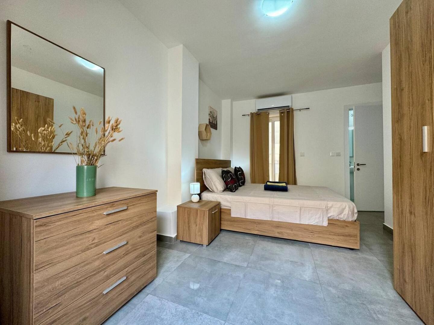 Mive-Delux Three Bedroom Apartment In マルサスカーラ エクステリア 写真