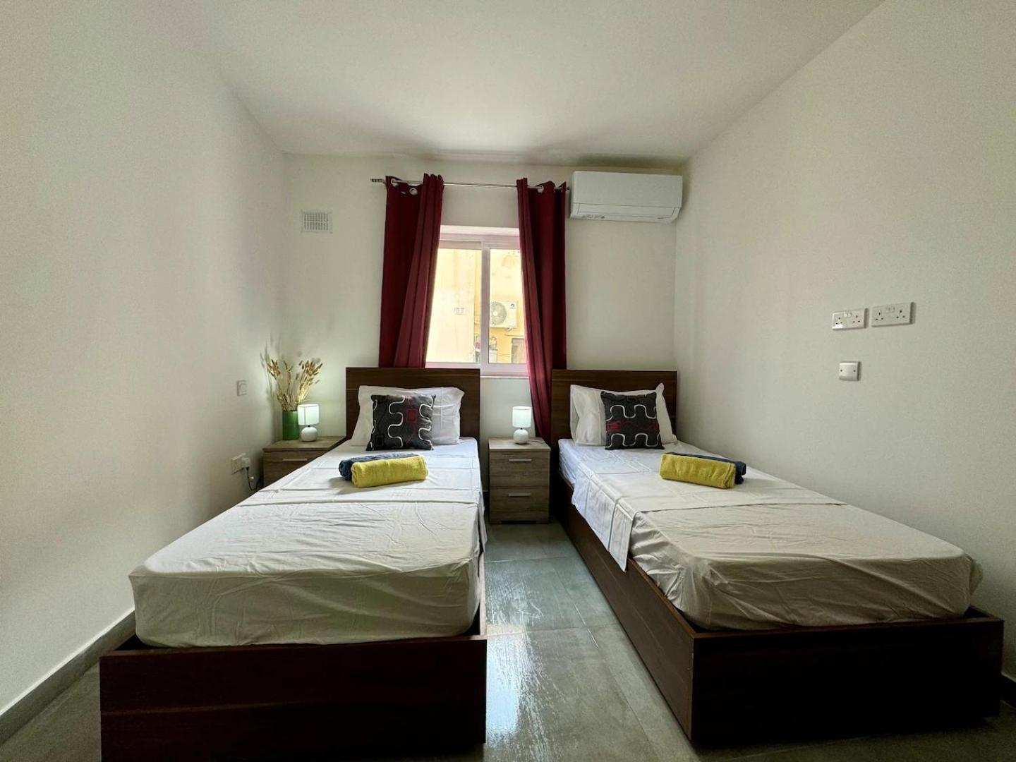 Mive-Delux Three Bedroom Apartment In マルサスカーラ エクステリア 写真